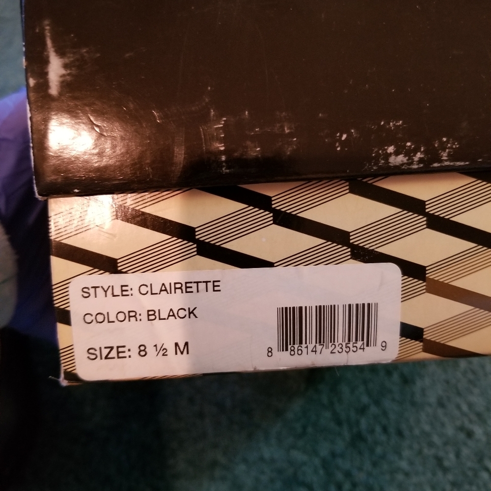 Victor Alfaro Clairette Black Patent Pumps - Picture 7 of 9